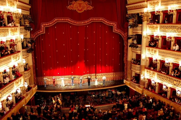 completo il restauro della facciata del teatro san carlo