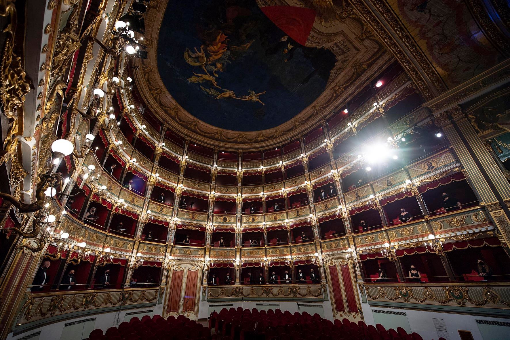 Teatro Verdi di Salerno "il sipario più bello d'Italia" -