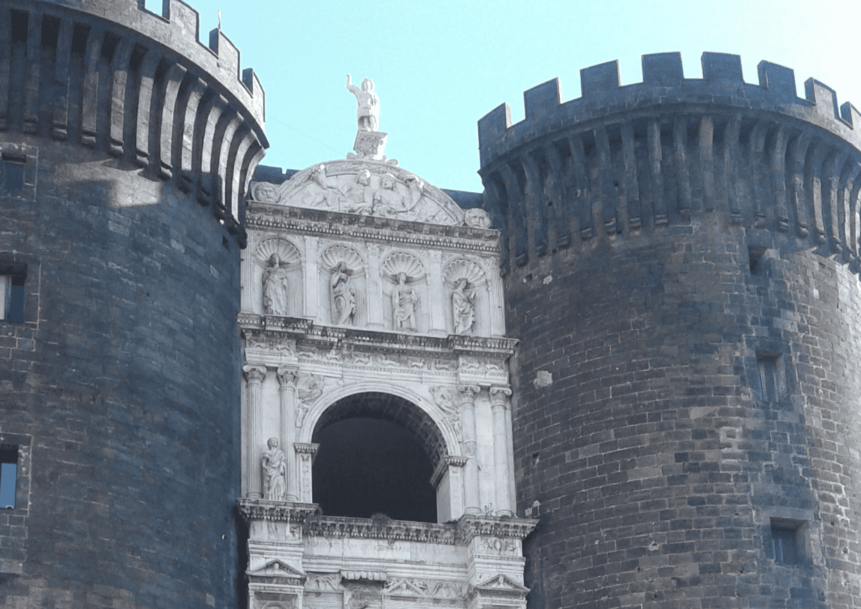 Napoli ed il Maschio Angioino: un simbolo di storia e cultura