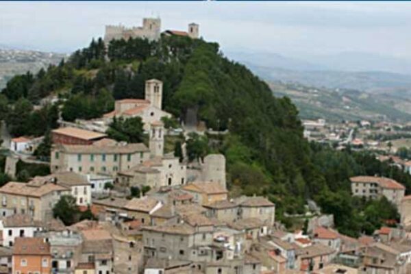 Fortezze Medievali e Miti Classici: Campobasso e Gambatesa