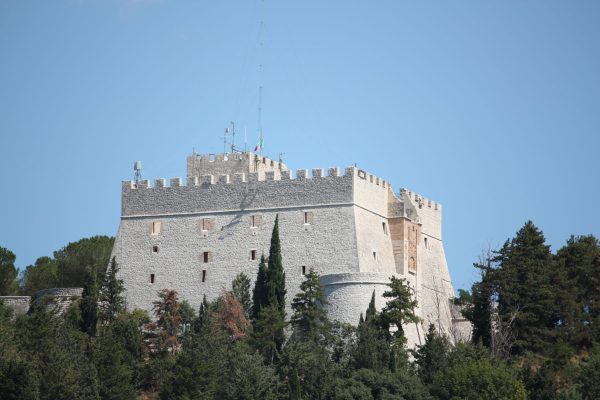Fortezze Medievali e Miti Classici: Campobasso e Gambatesa