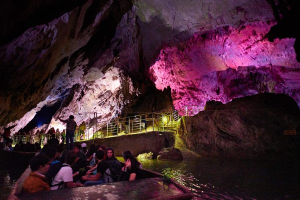 Le Grotte di Pertosa-Auletta: il Fiume Sotterraneo e le Palafitte della Preistoria