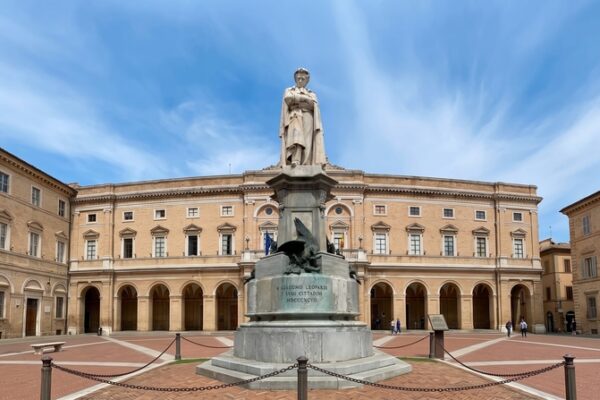 Marche d’Autore: Viaggio tra Letteratura, Musica e Rinascimento