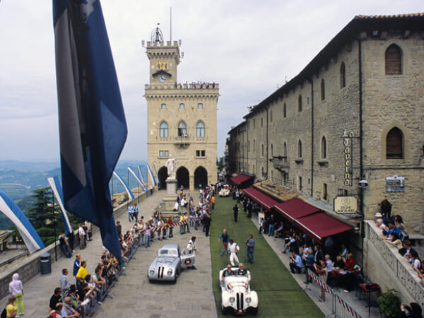 Emilia Romagna: Urbino, Rimini, Riccione, Cattolica, Ravenna, San Marino, Grotte di Frasassi