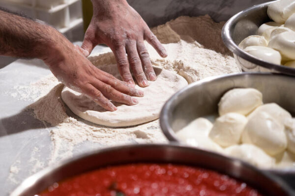 Impariamo a fare la pizza napoletana