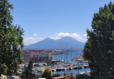Napoli a Dicembre: sulle orme di San Gennaro tra fede, arte e magia natalizia 
