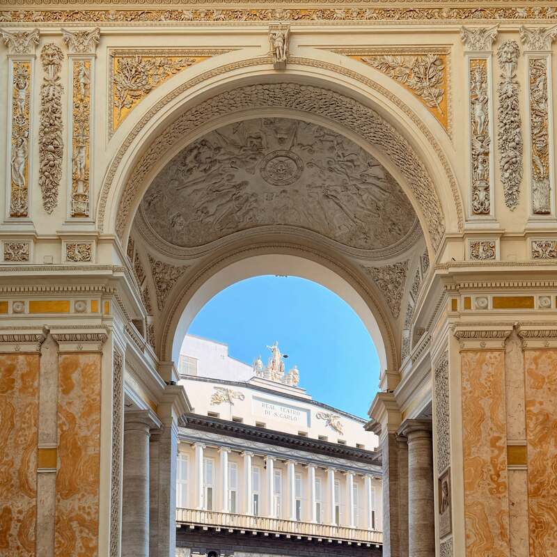 napoli tour in lingua straniera