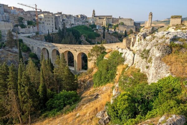 Uomo, Territorio e Storia: tra i Canyon di Gravina e le Orme di Neanderthal ad Altamura